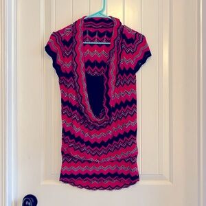 Dress shirt. Unsure of the brand or size. Came from Macys, size M?